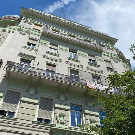 Stylish By The Vigszinhaz Theater Apartament Budapeszt