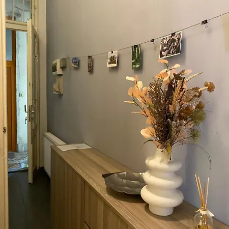 Stylish By The Vigszinhaz Theater Apartament